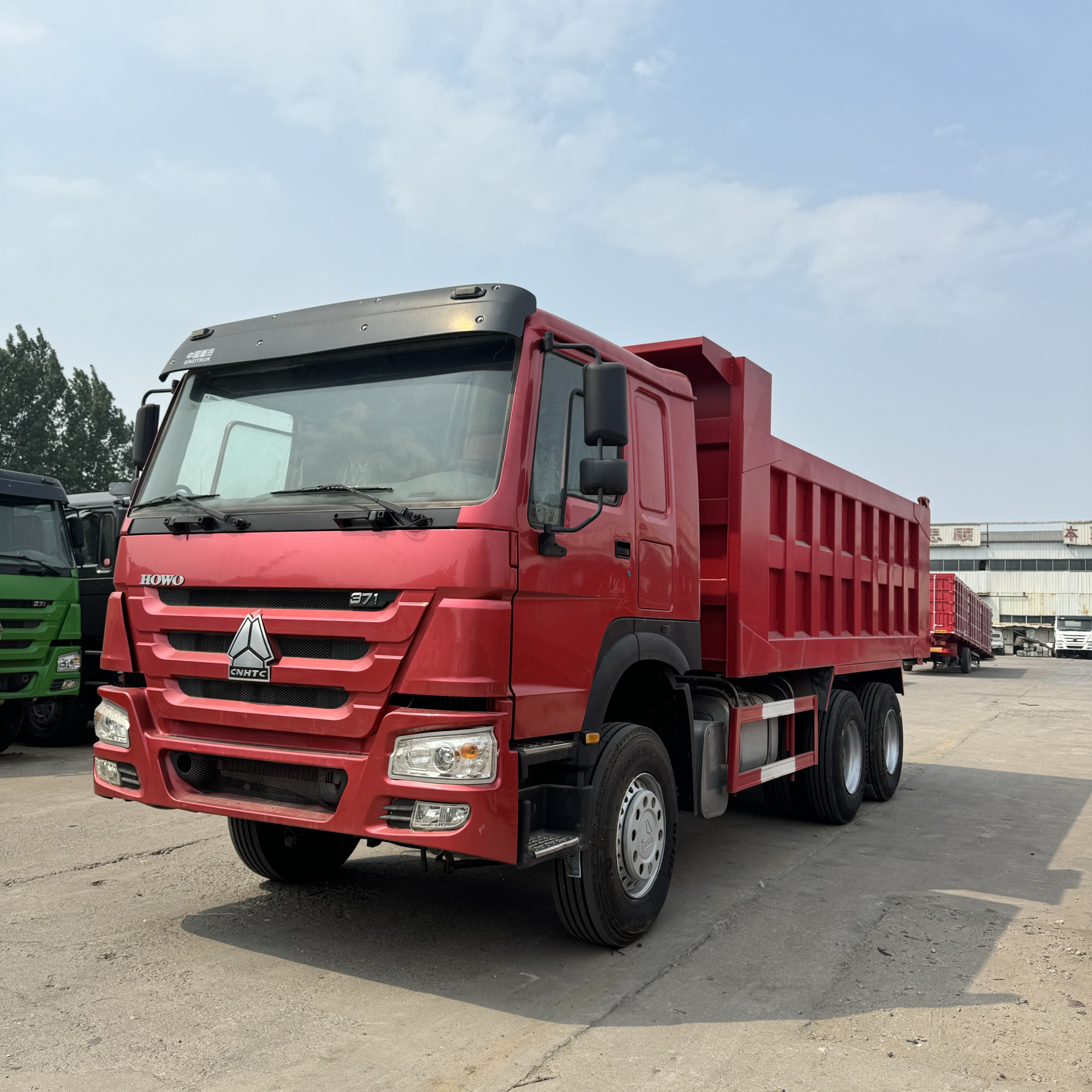 Camion à benne basculante SINOTRUK HOWO 6x4 | Benne basculante de 336 ch à 371 ch pour la construction et l'exploitation minière