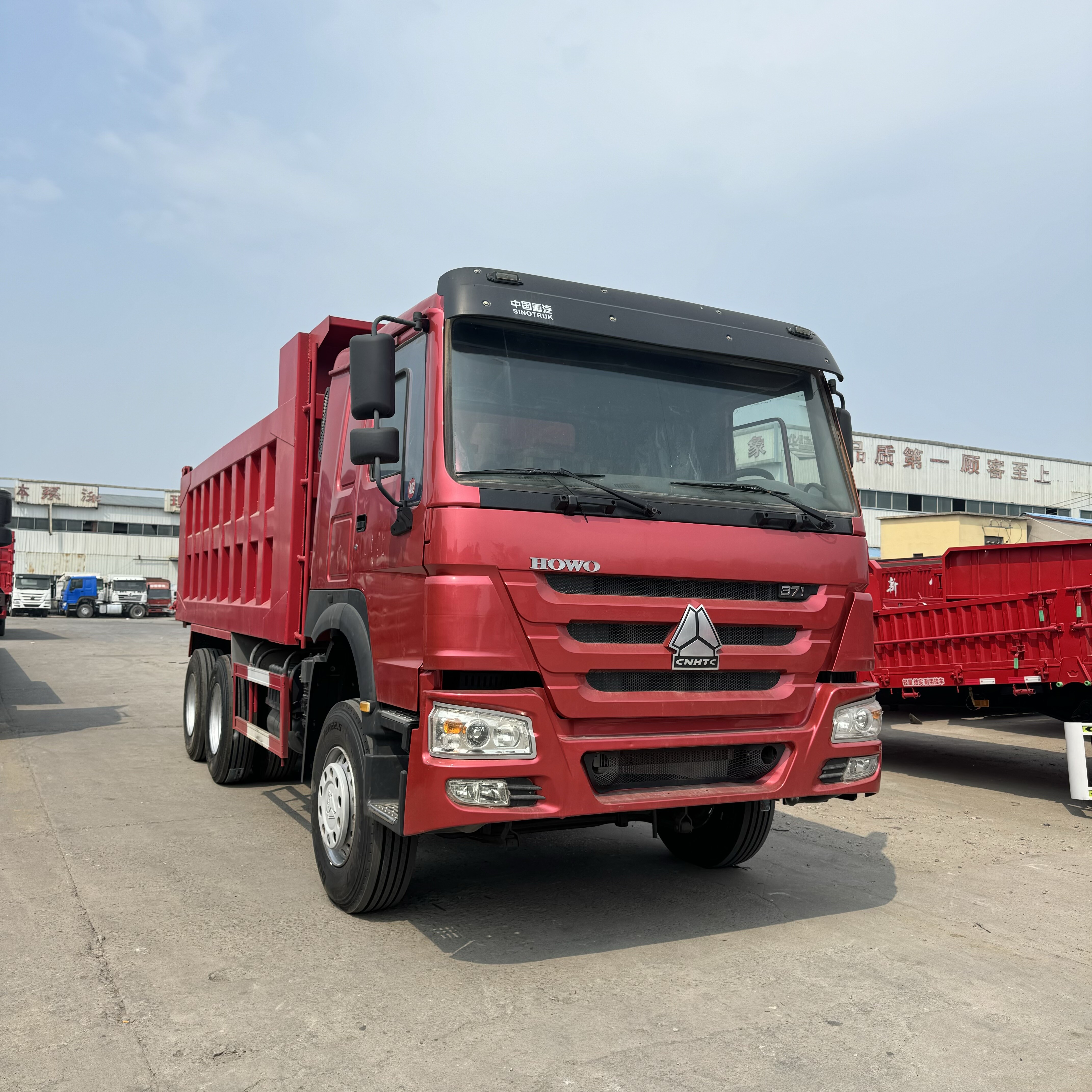 Camion à benne basculante SINOTRUK HOWO 6x4 | Benne basculante de 336 ch à 371 ch pour la construction et l'exploitation minière