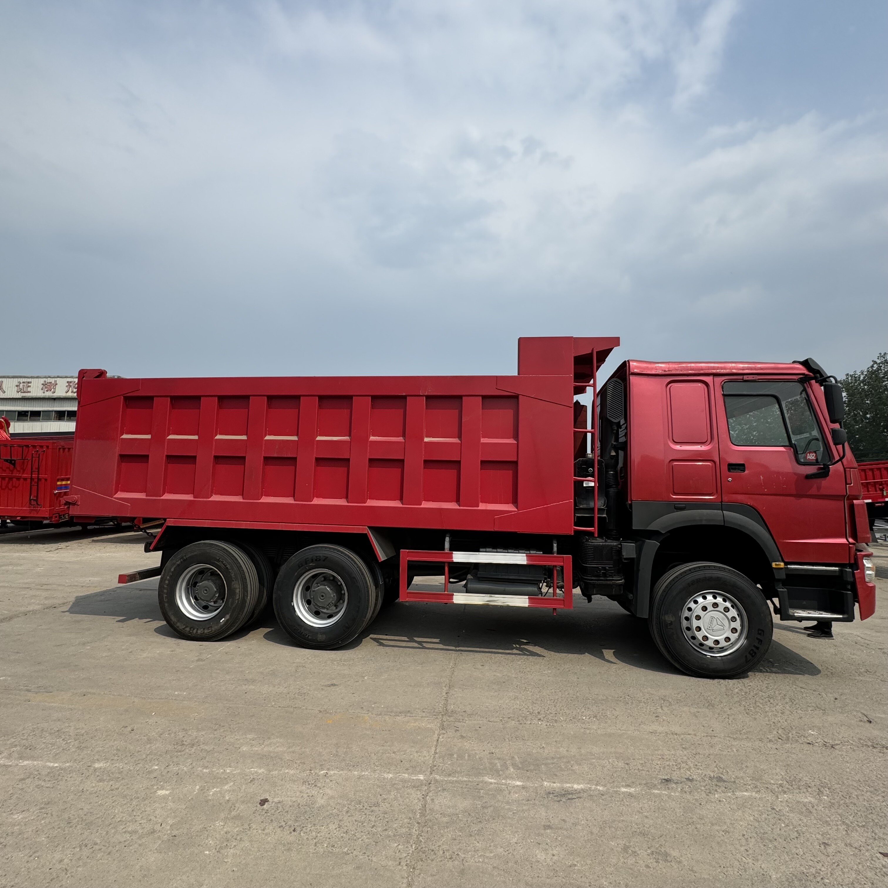Camion à benne basculante SINOTRUK HOWO 6x4 | Benne basculante de 336 ch à 371 ch pour la construction et l'exploitation minière