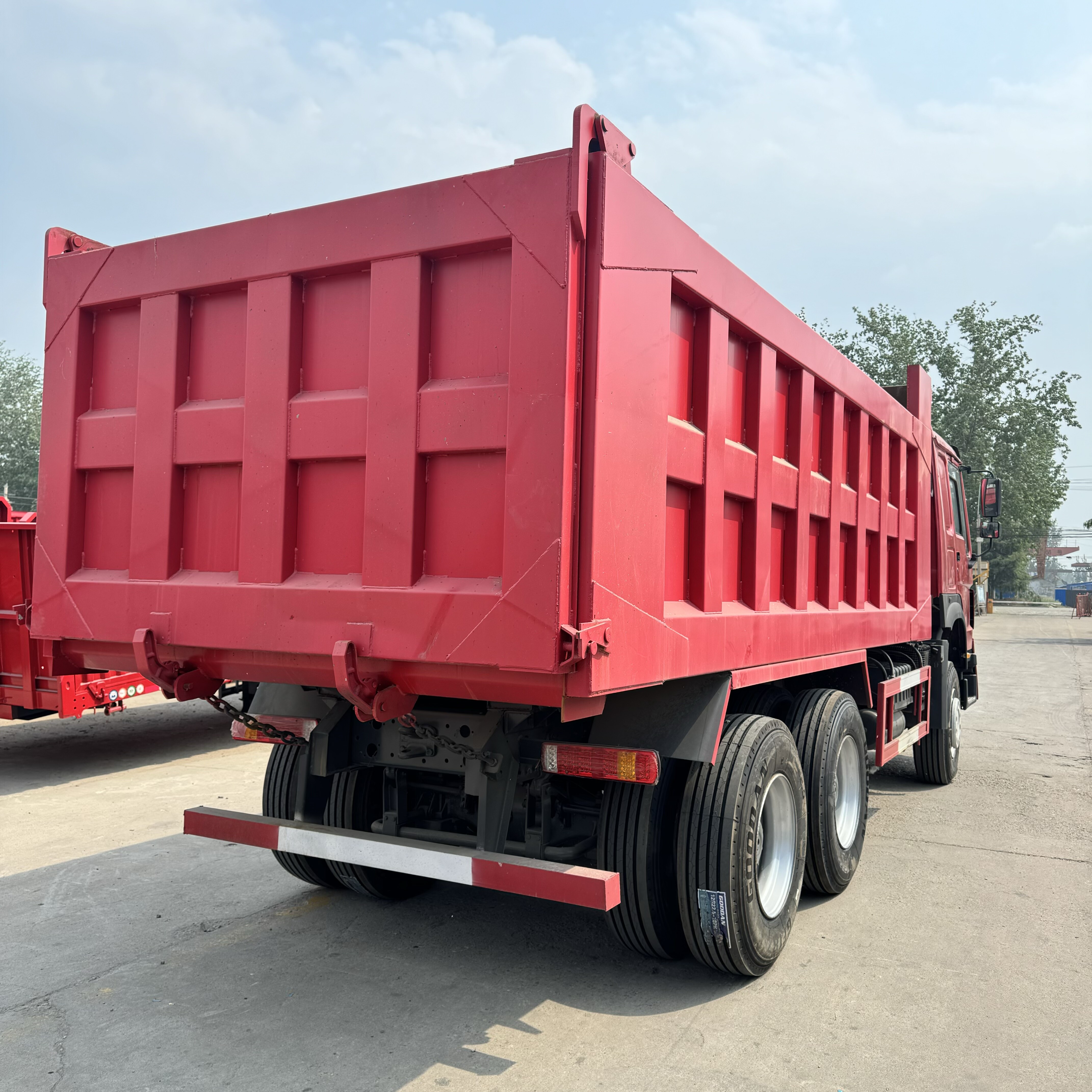 Camion à benne basculante SINOTRUK HOWO 6x4 | Benne basculante de 336 ch à 371 ch pour la construction et l'exploitation minière