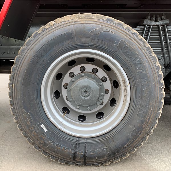 Camion benne rouge HOWO 6x4 détail 8