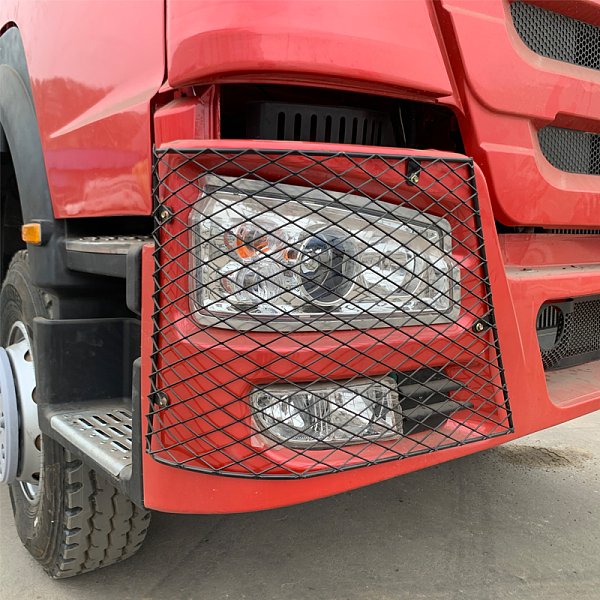 Camion benne rouge HOWO 6x4 détail 11