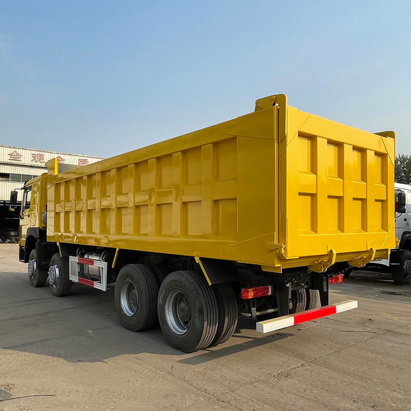 Camion à benne basculante SINOTRUK HOWO 8x4 La solution ultime à haute capacité de charge pour l'exploitation minière et l'ingénierie à l'échelle mondiale