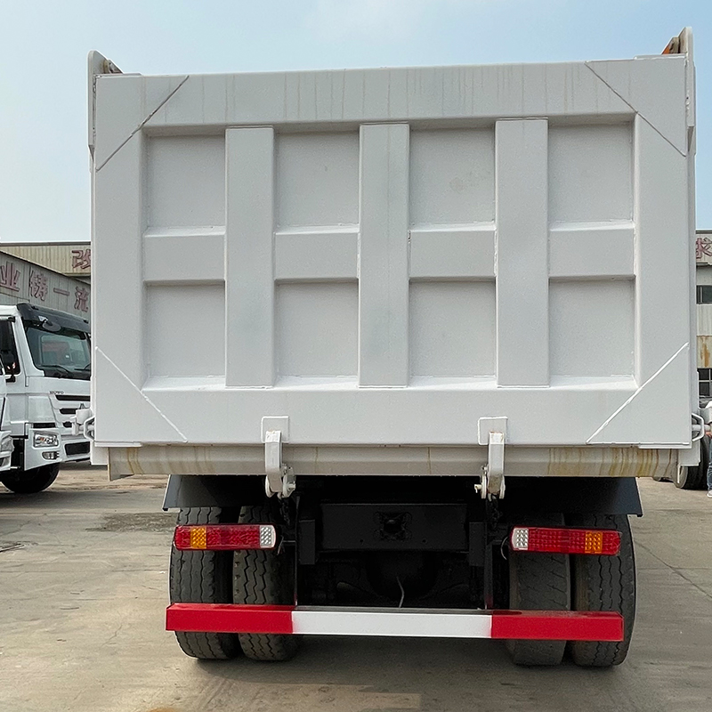 Camion à benne basculante SHACMAN F3000 8x4 Champion du transport lourd pour l'exploitation minière mondiale et les mégaprojets