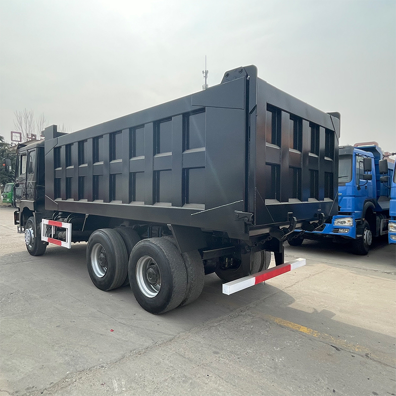 Camion à benne basculante SHACMAN F3000 6x4 : relever les défis les plus difficiles dans les secteurs minier et de la construction lourde