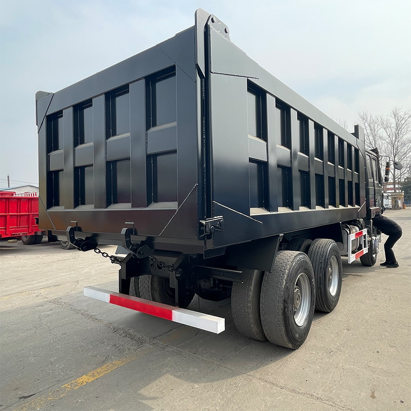 Camion à benne basculante SHACMAN F3000 6x4 : relever les défis les plus difficiles dans les secteurs minier et de la construction lourde