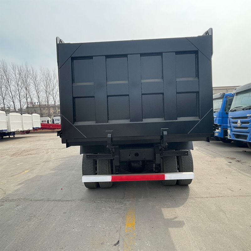 Camion à benne basculante SHACMAN F3000 6x4 : relever les défis les plus difficiles dans les secteurs minier et de la construction lourde