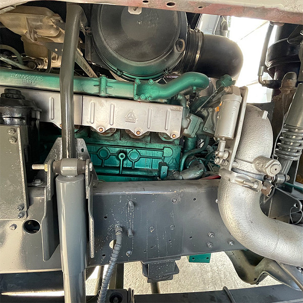 Camion-benne blanc 6x4 Hongwei détails 9