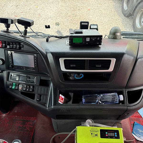 Détails du tracteur blanc Shandeka 6x4 11