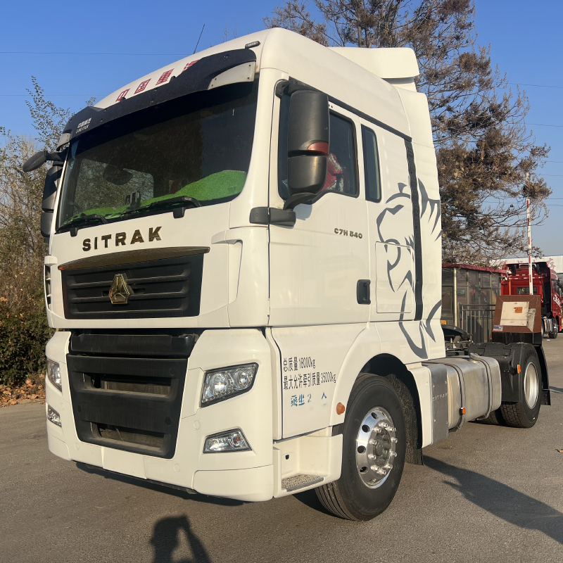 Tête de tracteur diesel SINOTRUK SITRAK C7H 4x2 d'occasion, moteur principal automatique efficace pour la logistique régionale