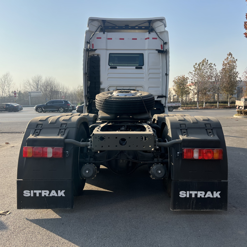 Tête de tracteur diesel SINOTRUK SITRAK C7H 4x2 d'occasion, moteur principal automatique efficace pour la logistique régionale