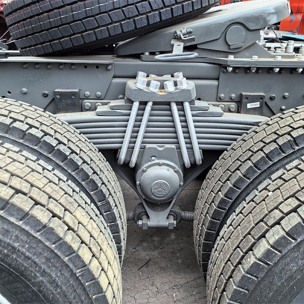 Shacman 6x4 tracteur blanc détails 10