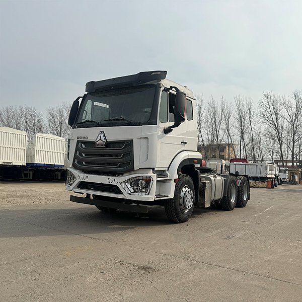 Détails du tracteur blanc 6x4 Hongyan 5