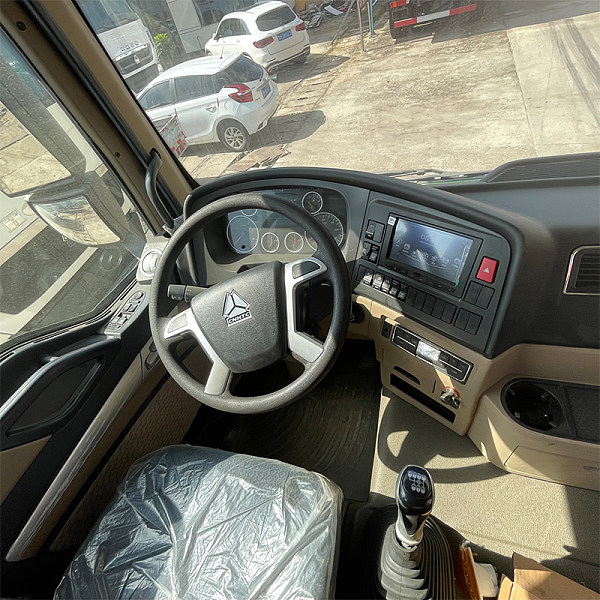 Détails du camion-benne blanc Howo TX 6x4 1