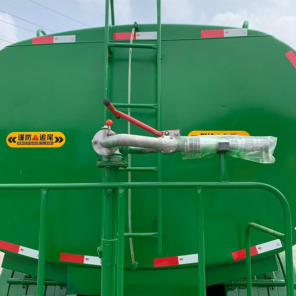 Détails du modèle vert luxueux de camion-citerne à eau 1