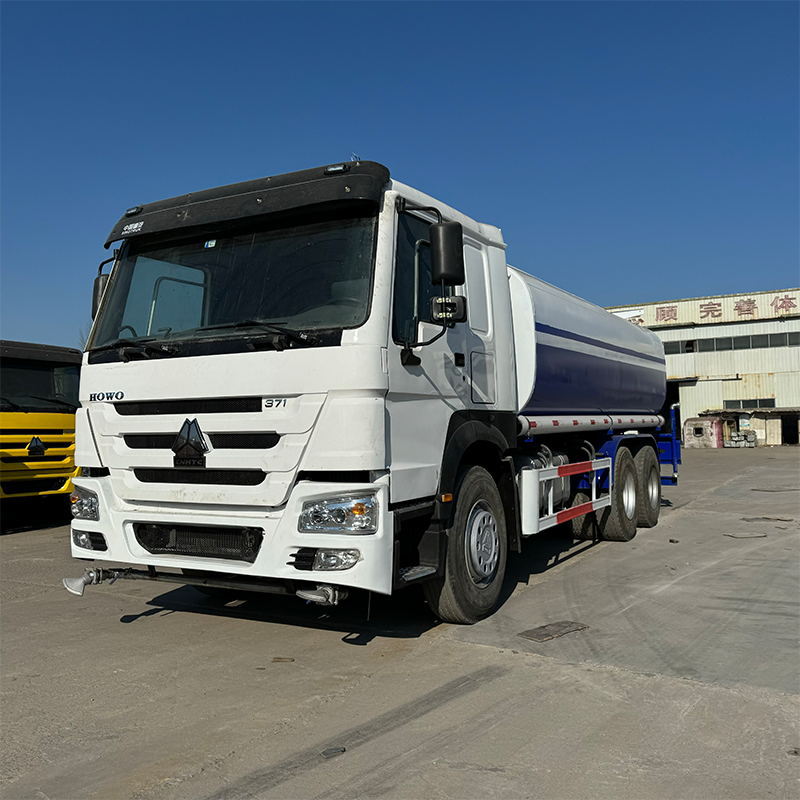 SINOTRUK HOWO 6x4 Camion Arroseur 15 000L-25 000L Citerne à Eau Lourde