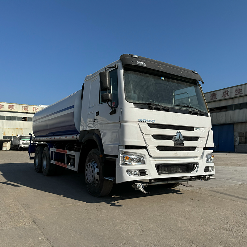 Camion d'arrosage Howo