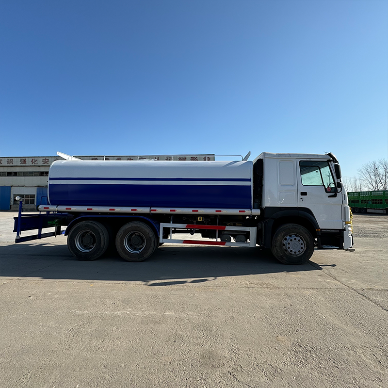 Camion d'arrosage Howo