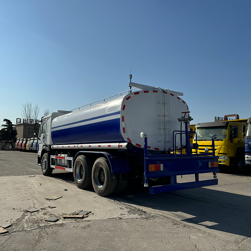 Camion d'arrosage Howo