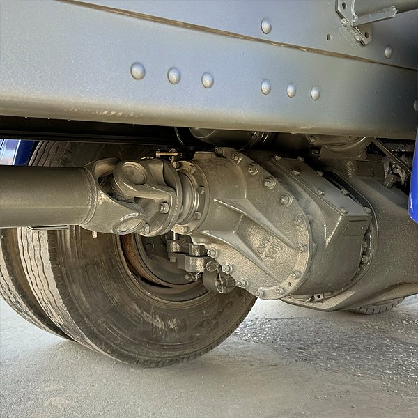 Détails du camion-citerne à eau blanche Howo 4