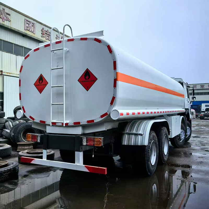 Camion-citerne à carburant
