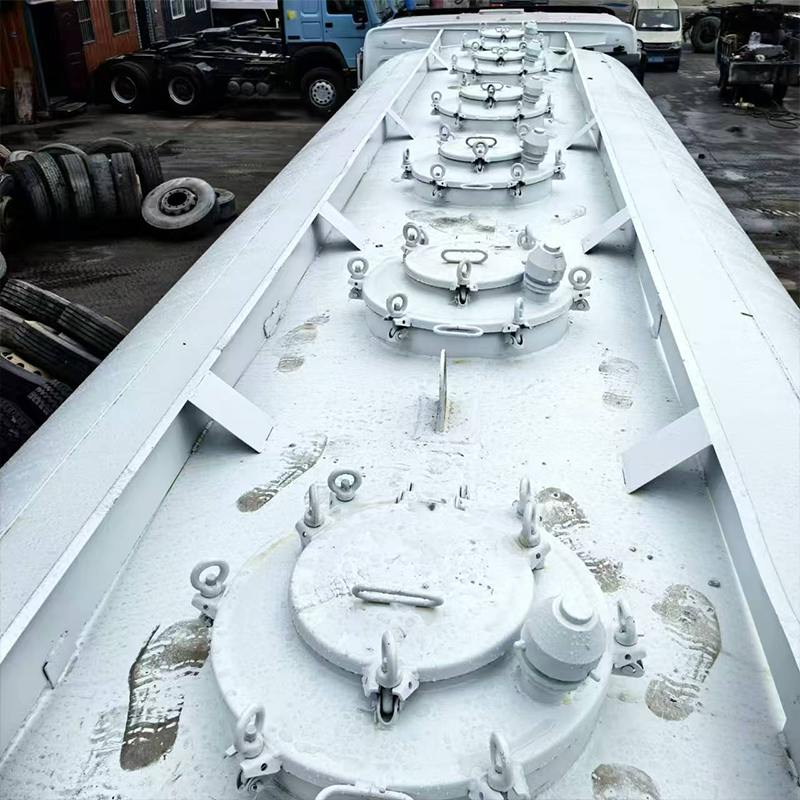 Camion-citerne à carburant