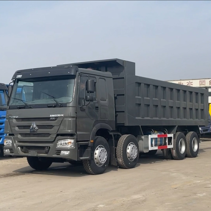 Camion à benne basculante SINOTRUK HOWO 8x4 : un concentré de puissance pour les grands travaux d'ingénierie