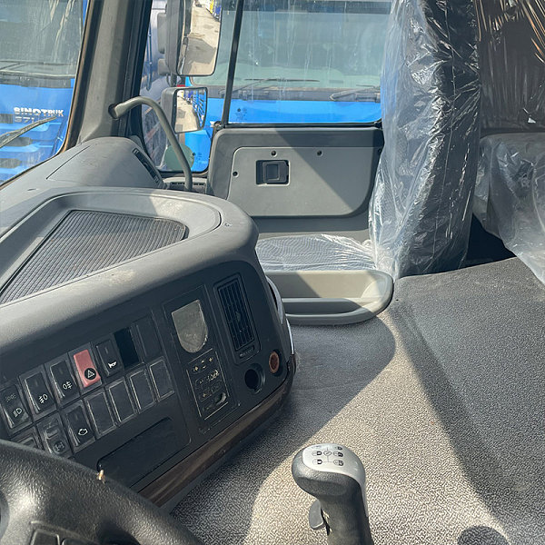détails du 6x4 auto-déchargement gris 1