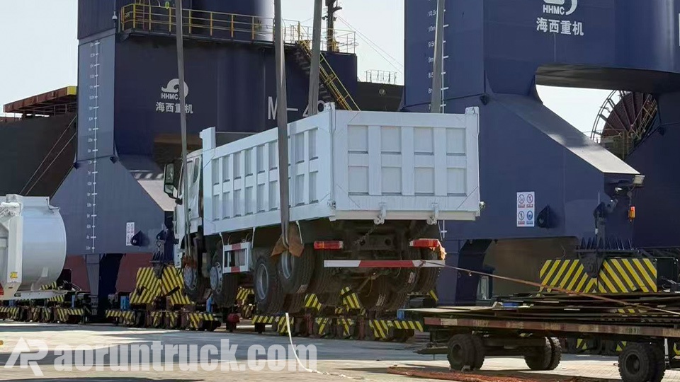 Aorun Howo 8x4 Camion à benne expédié au Bénin !