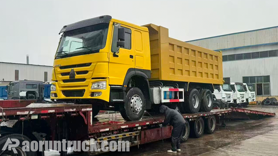 2 camions à benne basculante Howo expédiés en Angola 