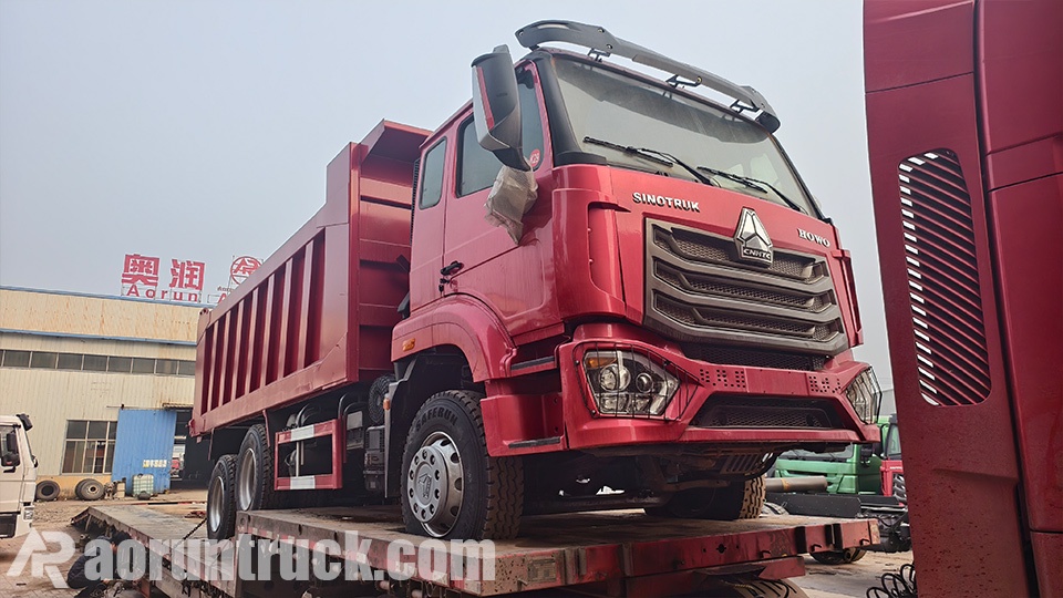 Les camions bennes Haohan 6x4 ont été chargés avec succès et sont en route vers les premières lignes du développement des infrastructures au Niger. Les camions bennes Haohan 6x4 ont été chargés avec succès et sont en route vers les premières lignes du développement des infrastructures au Niger.