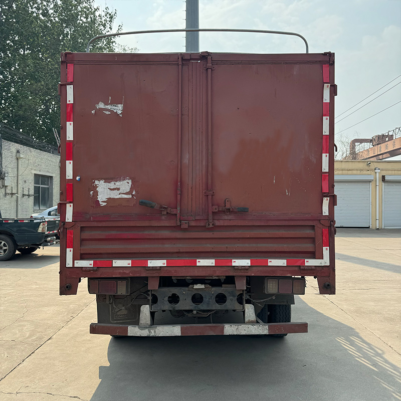 HOWO 4x2 Camion à plateau à ridelles