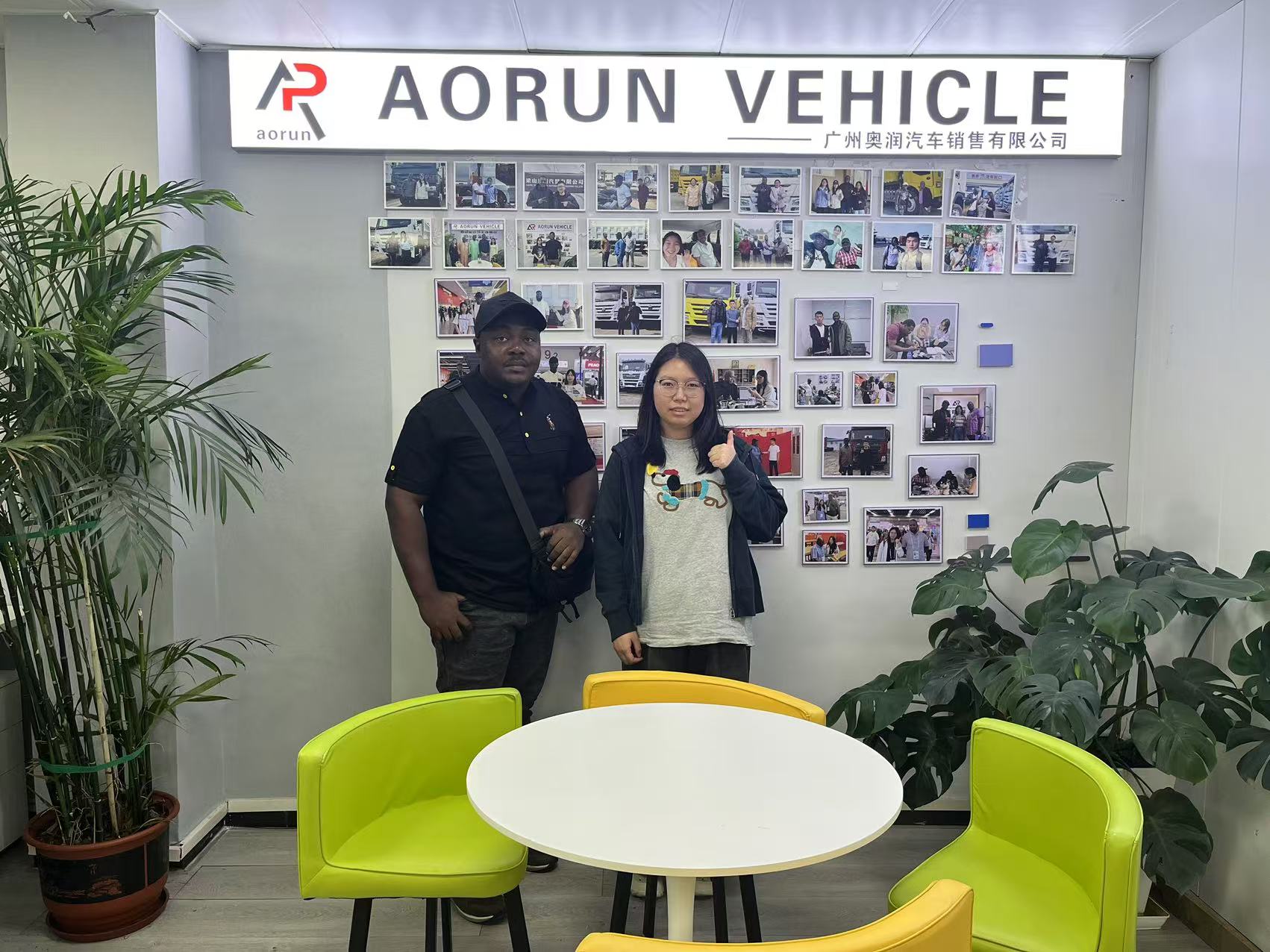 Un client togolais commande un châssis HOWO 8x4 auprès de la succursale de Guangzhou