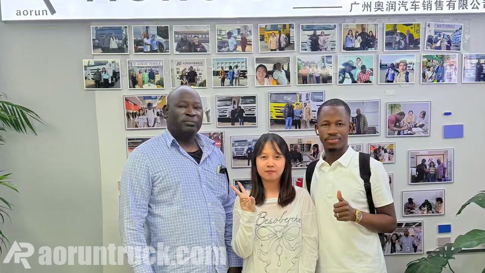 Un client du Burkina Faso visite le bureau de Guangzhou d’Aorun | Semi-remorque citerne à ciment en vrac sur mesure Un client du Burkina Faso visite le bureau de Guangzhou d’Aorun | Semi-remorque citerne à ciment en vrac sur mesure
