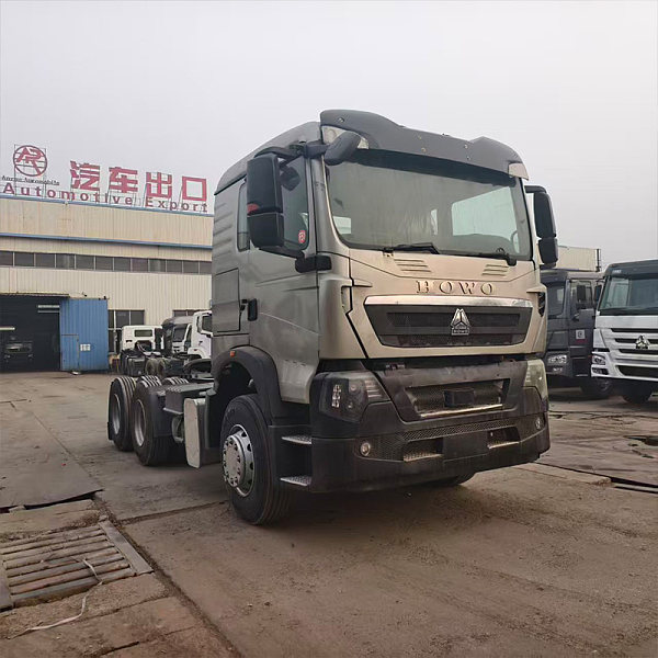 Image principale grise du tracteur Howo TX2