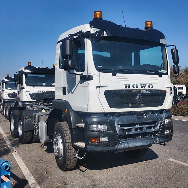 Image principale blanche du tracteur Ho Wo TX2