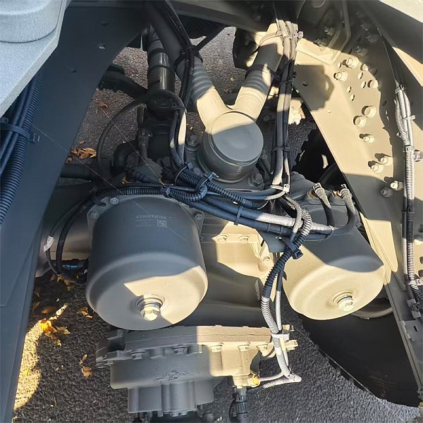 Détails 5 du tracteur blanc Ho Wo TX
