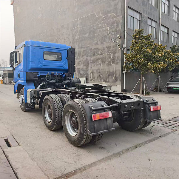 Détails du tracteur bleu Shaanxi X30002