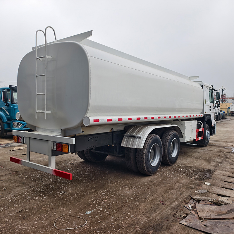 Camion-citerne d'eau Howo 20000L