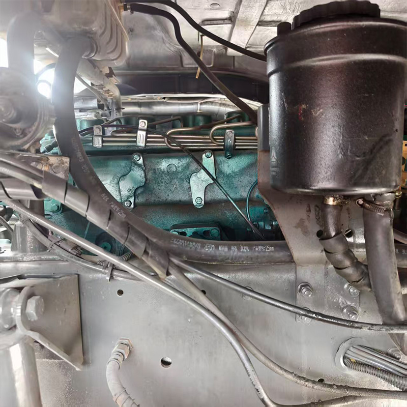 Camion d'arrosage HOWO NX 6x4