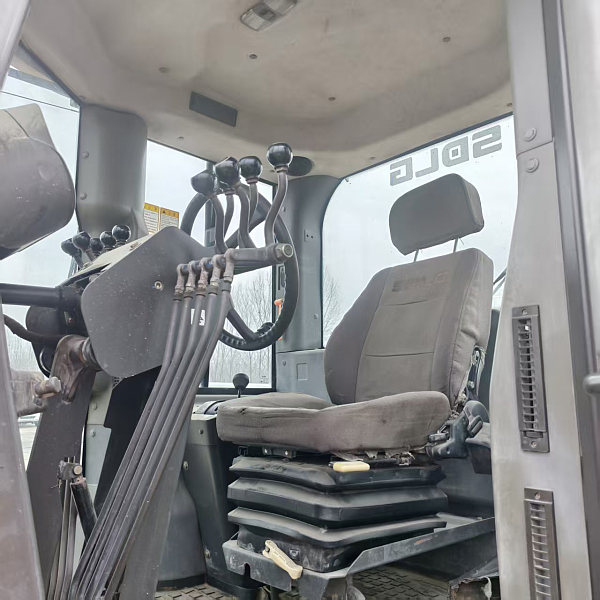 Détails du bulldozer sur pneus 1