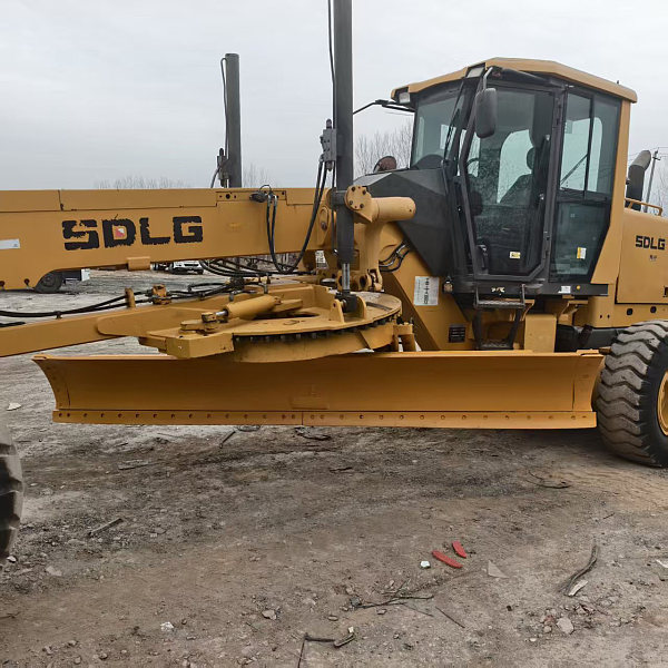 Détails du bulldozer sur pneus 2