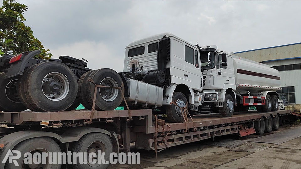 Un convoi de camions-citernes Shacman 6x4 et de tracteurs F3000 prend la route vers la Somalie