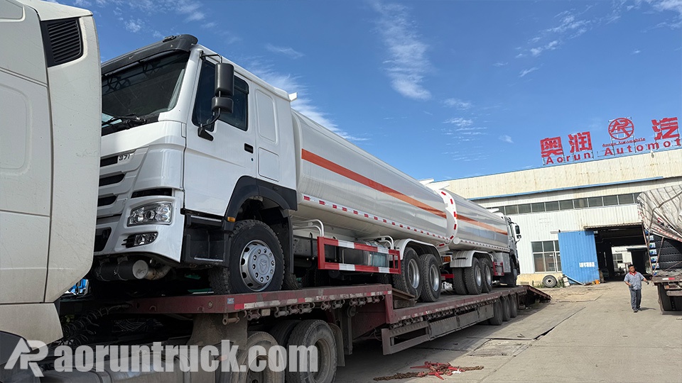 Deux camions-citernes à carburant de 20,000-litres expédiés en Libye