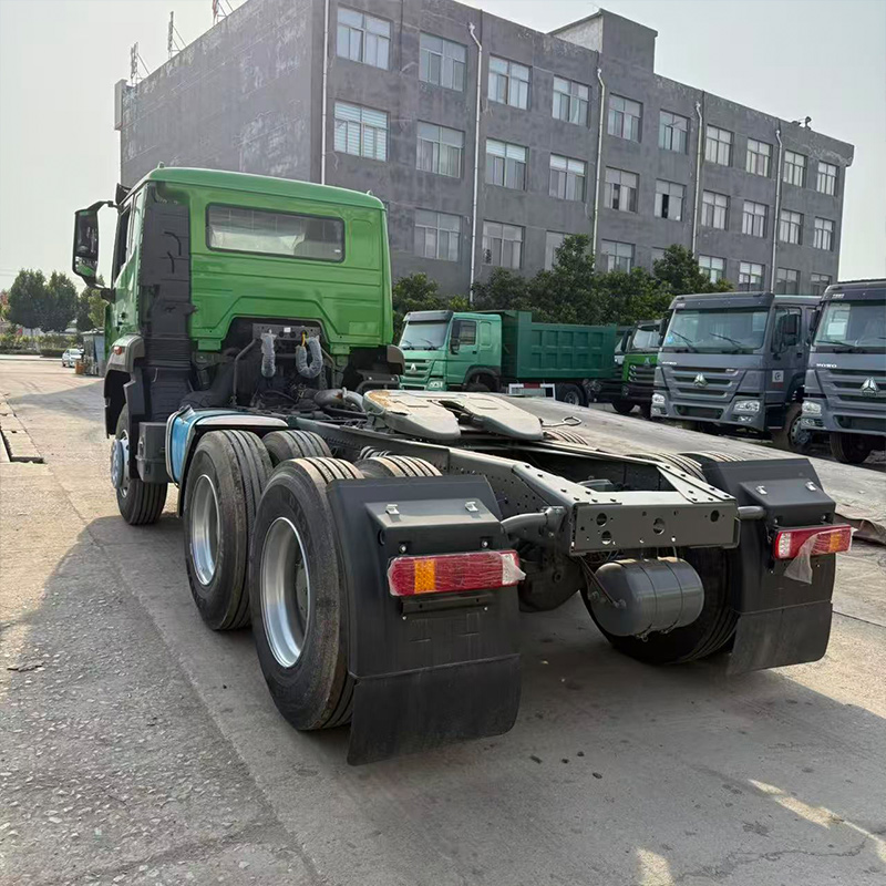 Camion tracteur Howo NX 6x4 d'occasion premium