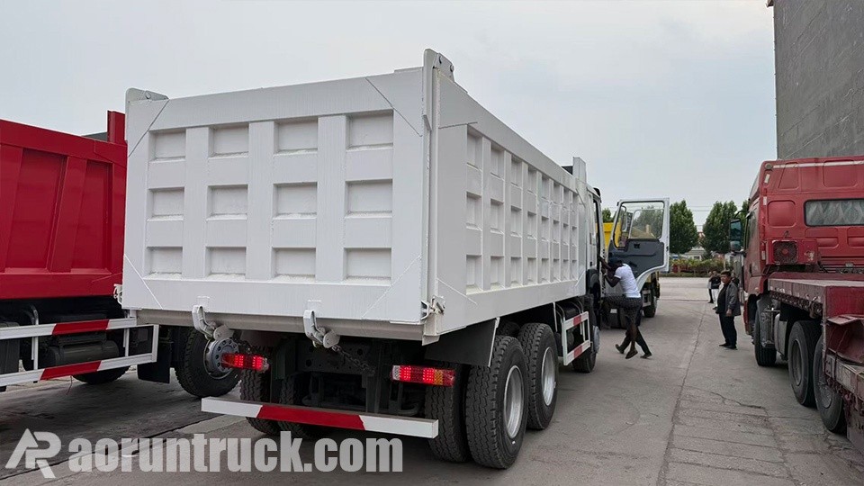 Camions-bennes HOWO 6x4 reconditionnés somaliens