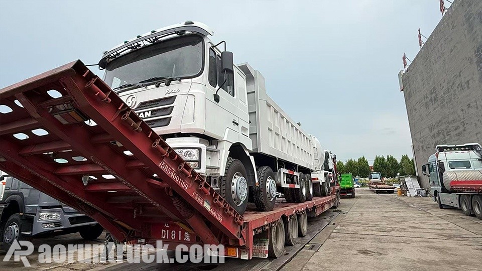 Camions-bennes SHACMAN 8x4 exportés à Lomé, au Togo fabricant de camions-bennes pour le Togo