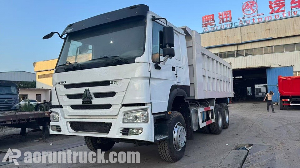 Camion-benne 6x4 de 371hp