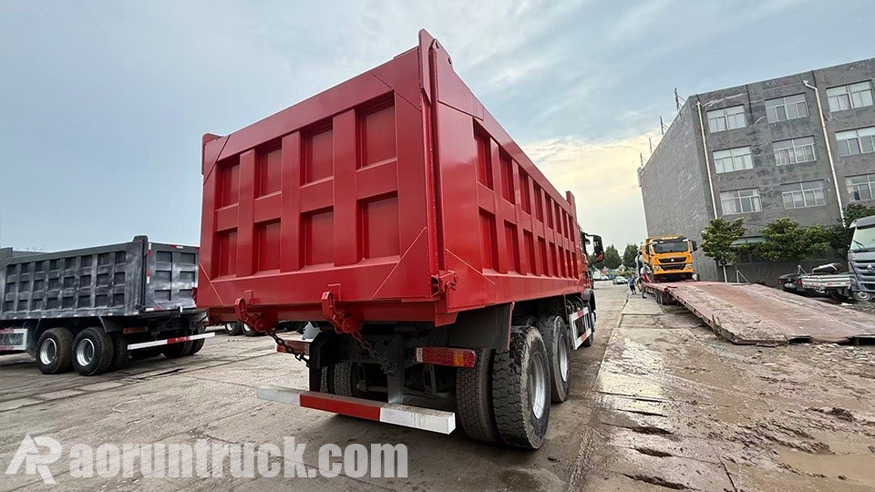 usine de camions-bennes