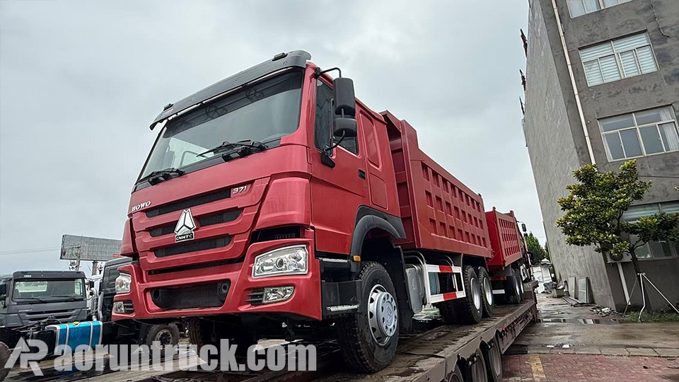 2 unités de camions-bennes Sinotruk HOWO 6x4 expédiées en Libye